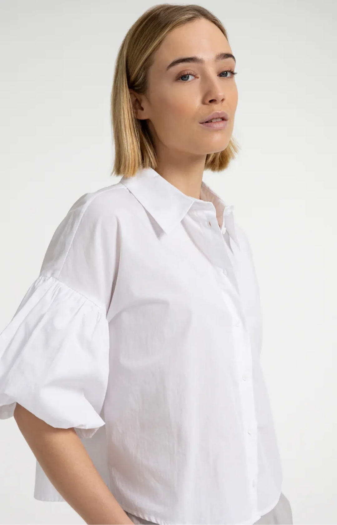 Komfortable Damen Oversize-Bluse mit weiten Ballonärmeln; atmungsaktiv & stilvoll für den Alltag.