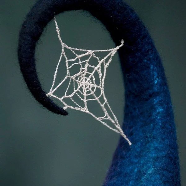 Verstellbarer Hexenhut für Halloween & Cosplay. Perfektes Unisex Kostüm-Accessoire für magische Verwandlungen.