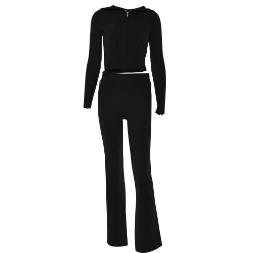 Stilvoller Damen Loungewear Hausanzug, bequemes Herbst Outfit-Set in Olivegrün mit Kapuze & Schlaghose.