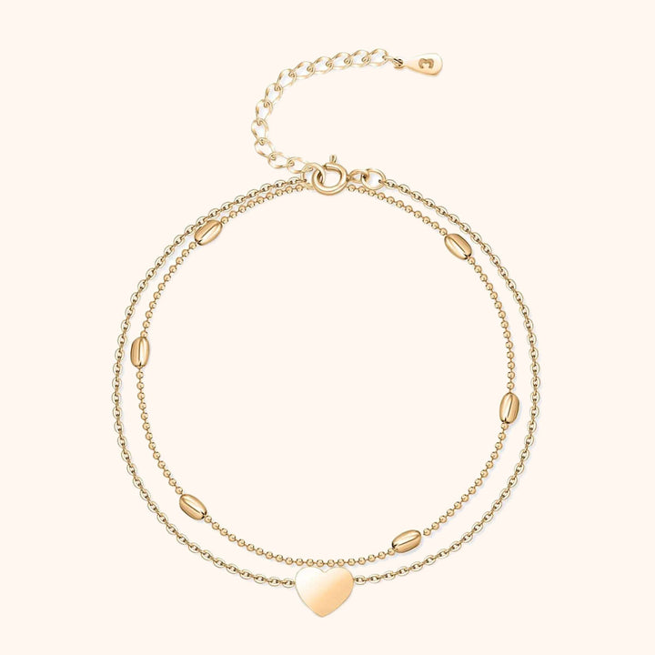 Glänzendes Damen Fußkettchen aus 925er Sterlingsilber mit einem liebevollen Herz als zentrales Element.