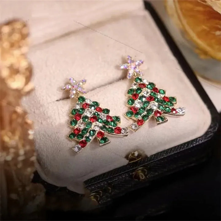 Glitzernde Zirkonia Weihnachtsbaum Ohrringe für Damen, perfekte Hänger für die Festtage.