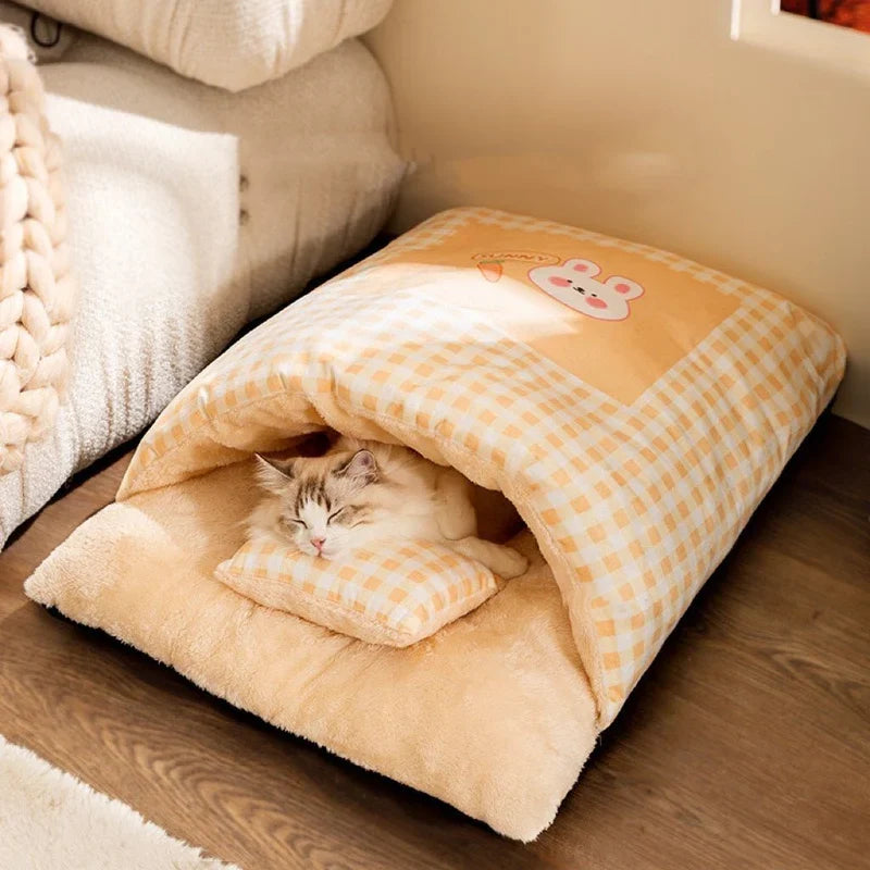 Kuscheliger Katzen-Schlafsack als tierschlafplatz, ideal für gemütliche Nickerchen und Entspannung.