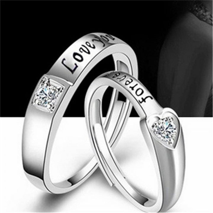 Schmuckset: Verstellbare Paarringe mit Herzmotiv, ideales Partnergeschenk.