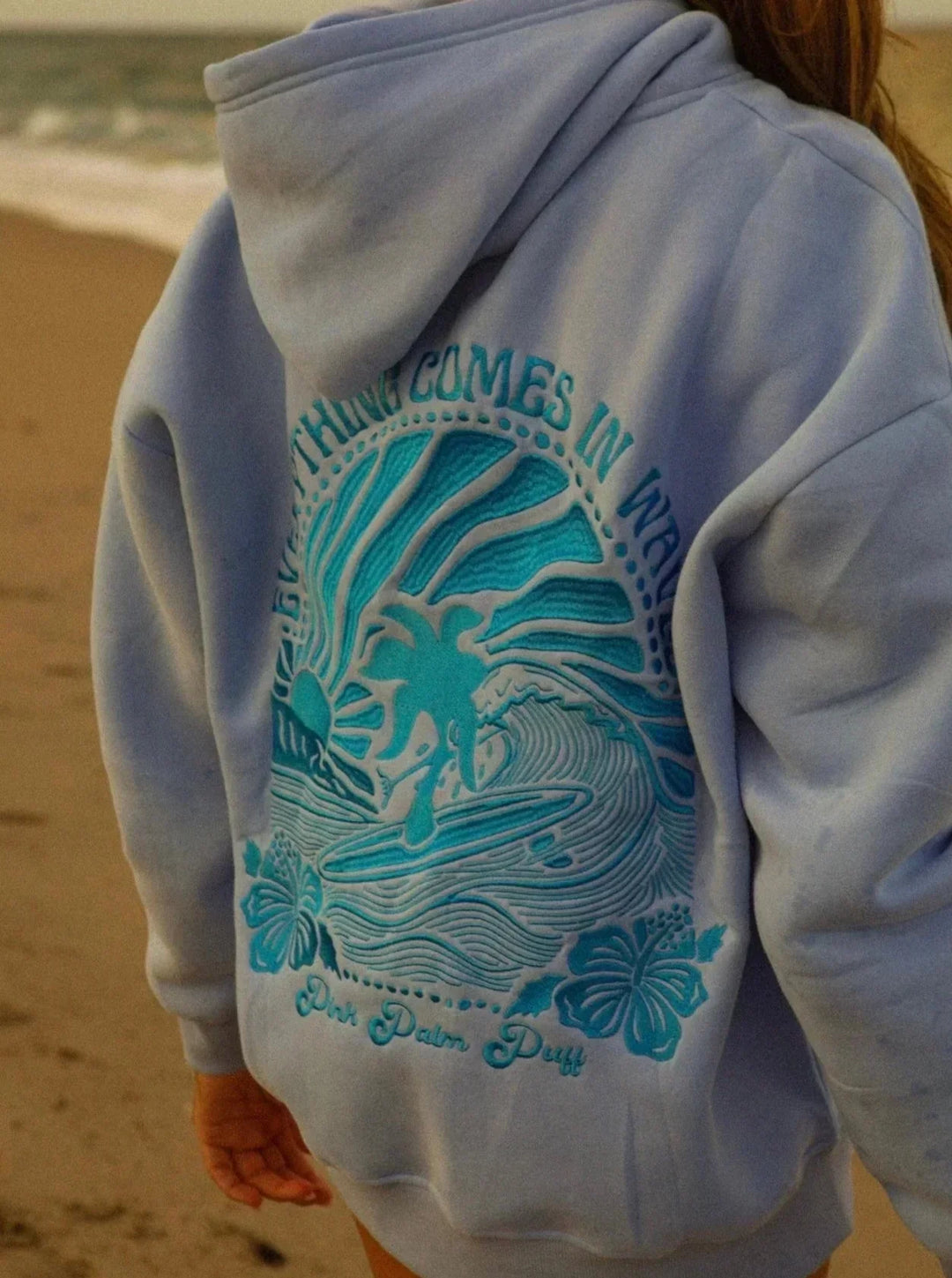 Damen Kapuzenpullover, bestickt mit exotischen tropischen Motiven; bequemer Oversize Hoodie für modischen Look.