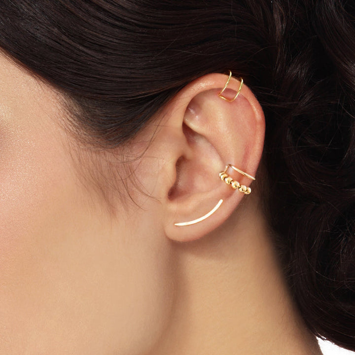 Moderner Damen-Ohrschmuck: Sterling Silber Ohrringe. Geschwungene, lange Linie, filigran und stilvoll, ein Must-Have.