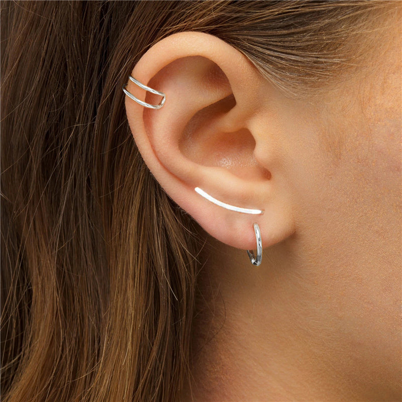Lange, elegante Ohrringe aus 925 Sterling Silber. Gebogenes Design, minimalistischer Damenschmuck, ideal für jeden Anlass.