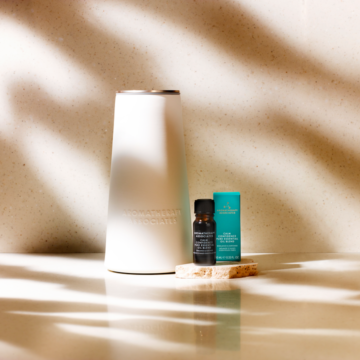 Minimalistischer kabelloser Keramik Diffusor, ideal für Wellness und eine entspannte Atmosphäre zu Hause.