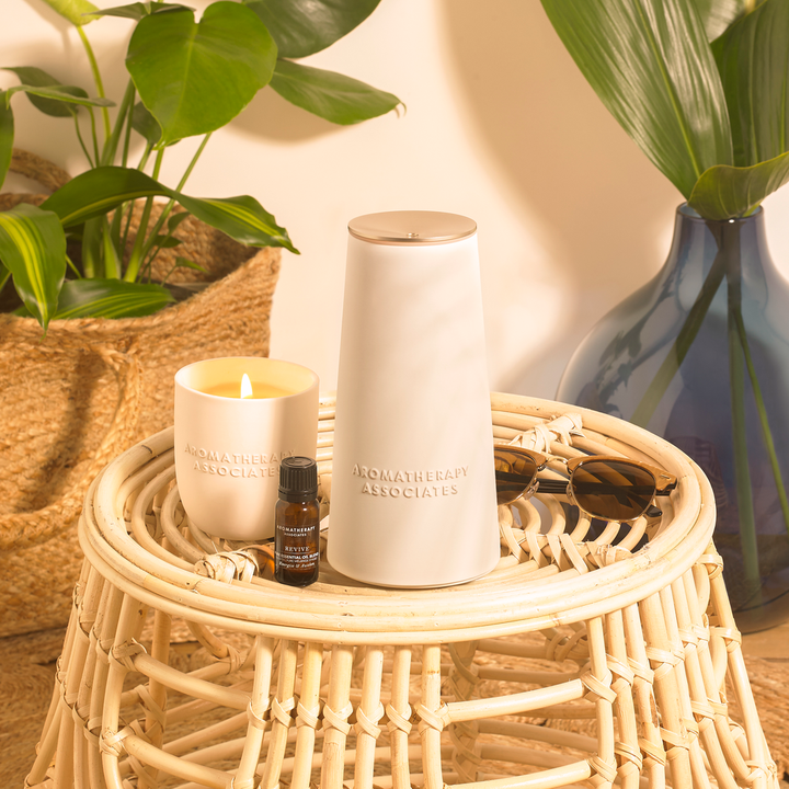 Stylischer wasserloser Aroma Diffusor mit Akku & sanftem Stimmungslicht für beruhigende Entspannung.