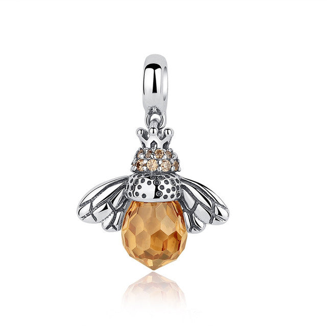 Elegante Damen Bienen-Halskette aus 925er Sterlingsilber mit filigranem Insekten-Anhänger und funkelnden Zirkonia-Steinen.