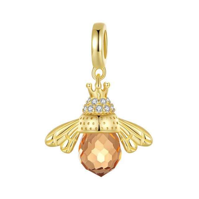 Modische Damen Silberkette mit detailliertem Bienen-Anhänger. Perfekter Insektenschmuck und elegante Geschenkidee.