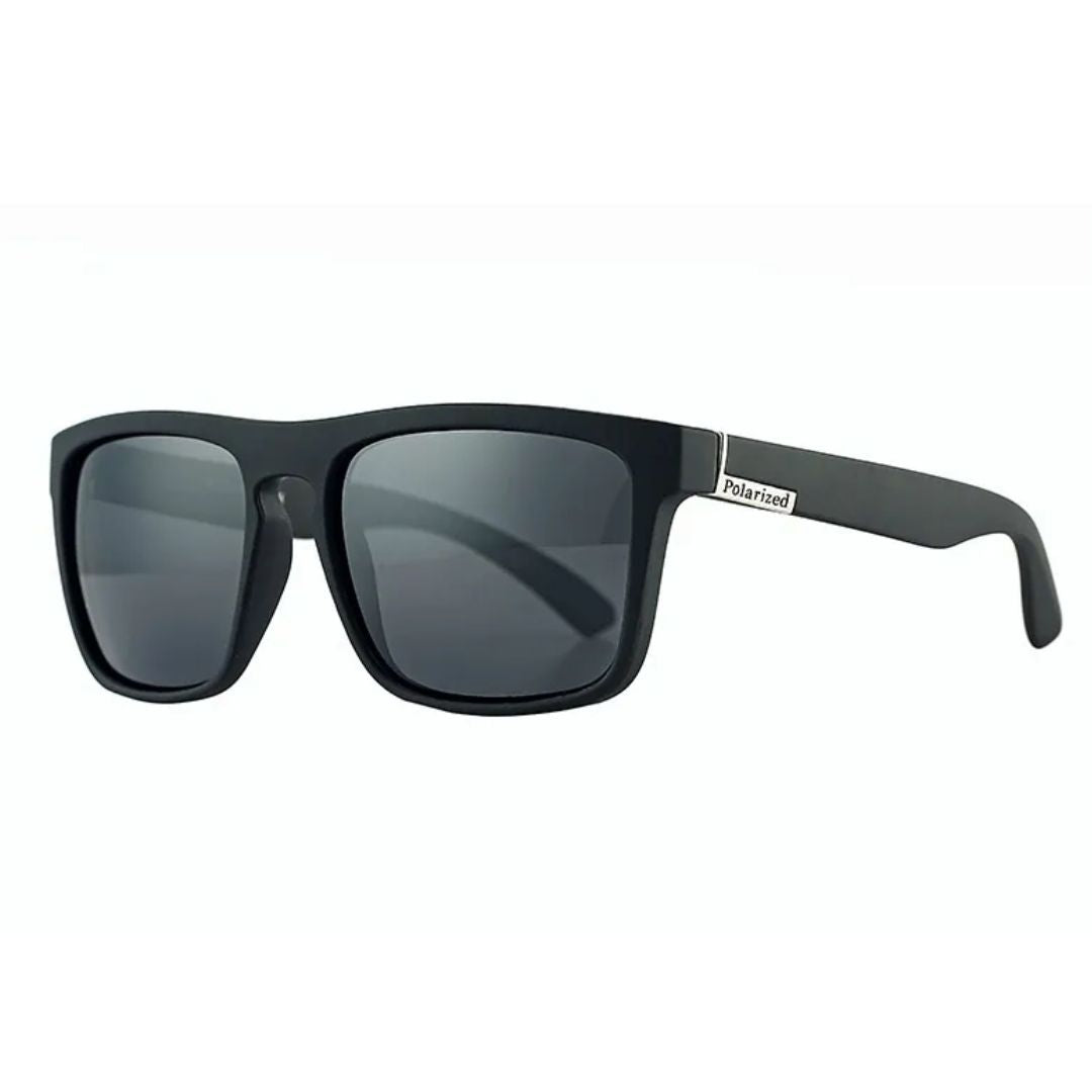 Sonnenbrille im Retro-Stil, unisex und polarisiert, bietet Blendschutz und UV400 Schutz für klare Sicht.