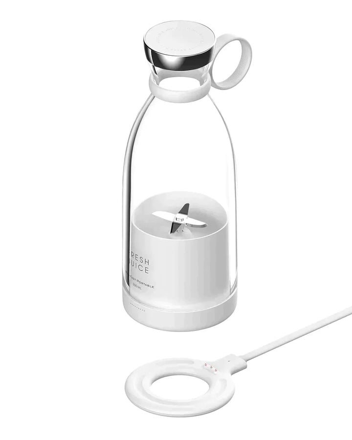 Tragbarer Mini Smoothie Mixer Becher, USB-wiederaufladbar, ideal für gesunde Shakes unterwegs.