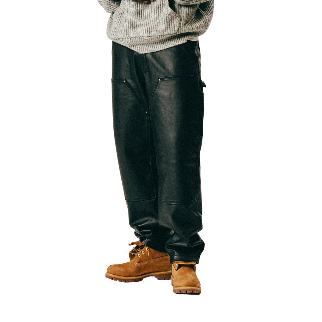 Männer Lederhose schwarz, im Jeans-Design, strapazierfähig für Freizeit und Motorradfahrten.