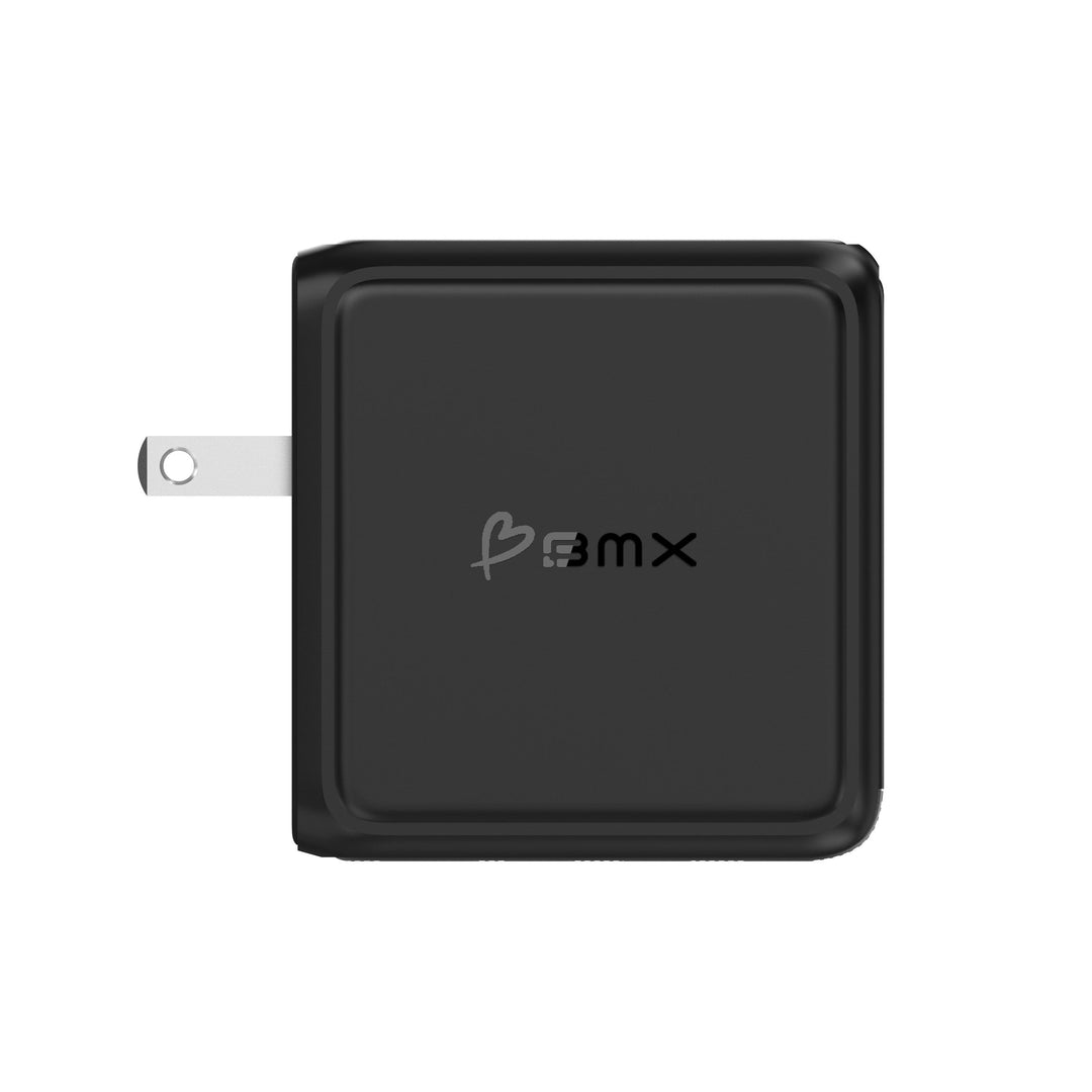 Praktisches 140W GaN Multi-Ladegerät mit LCD Display organisiert Ihre Stromversorgung am Arbeitsplatz.