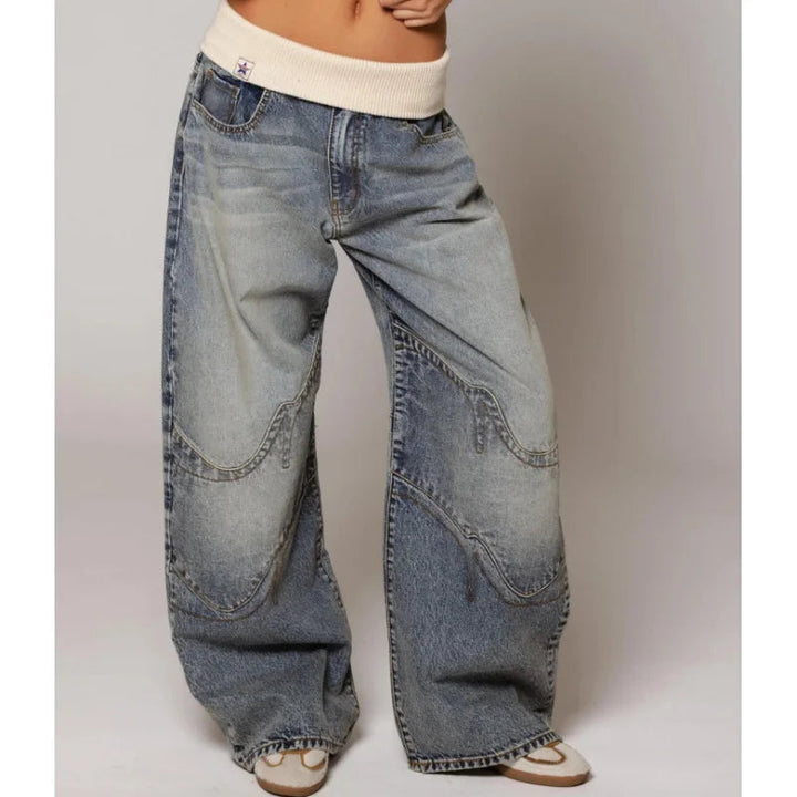 Modische Wide Leg Jeans für Damen in Hellblau. Lässige Baggy Jeans mit auffälligen Statement-Nähten.