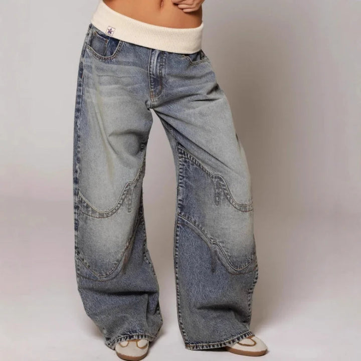 Streetwear Damen Baggy Jeans, Hellblau, mit Komfortbund. Modische Wide Leg Hose mit Statement-Nähten.