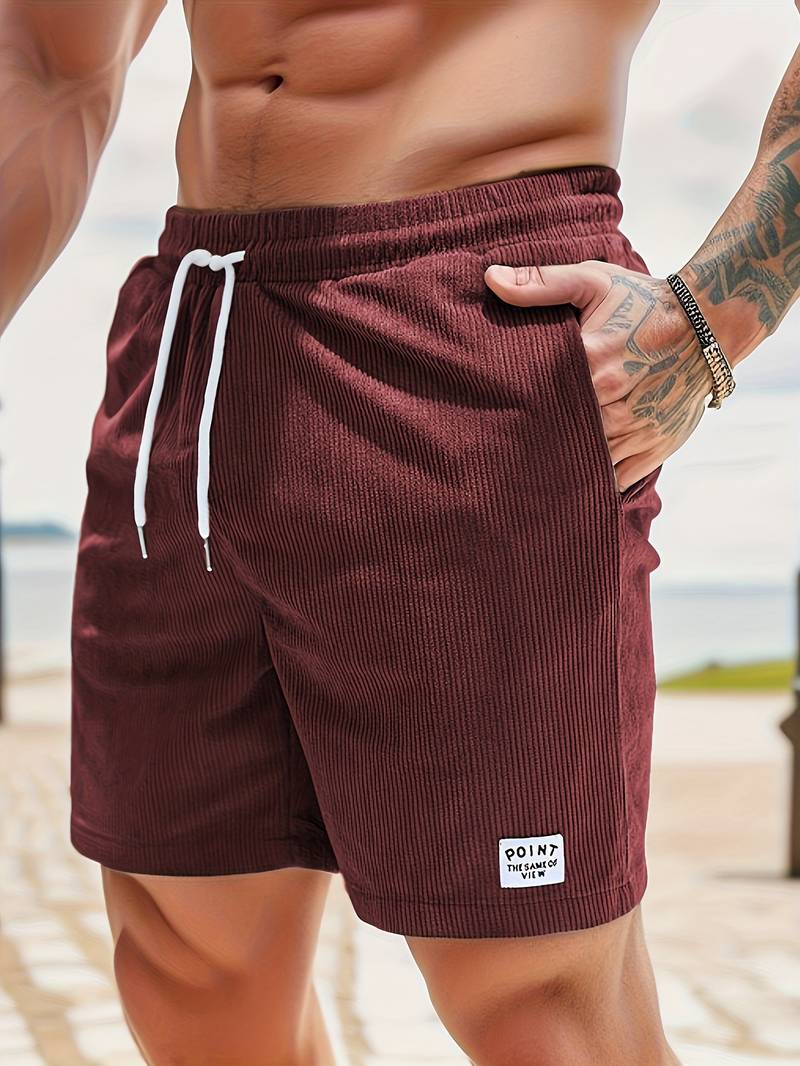 Moderne Herren-KurzeHosen für einen frischen, stylischen Look am Strand, Pool oder im Sommerurlaub.