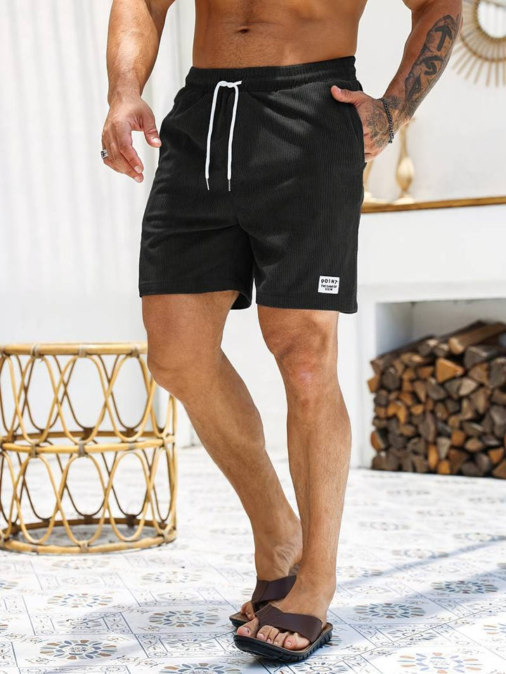 Detailansicht: Hochwertige Herren-Sommershorts mit elastischem Bund, komfortabel & modisch für Freizeit.