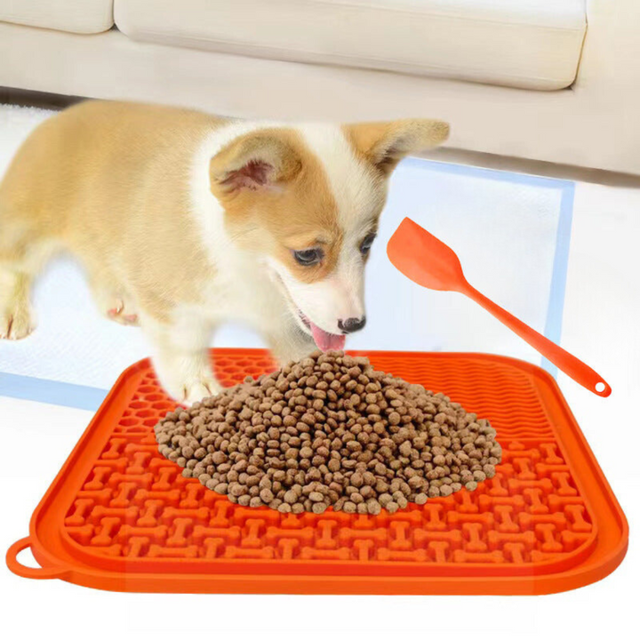 Rote Silikon Hunde-Leckmatte zur Beruhigung und Beschäftigung, ideal für Welpen, reduziert Langeweile und Stress.