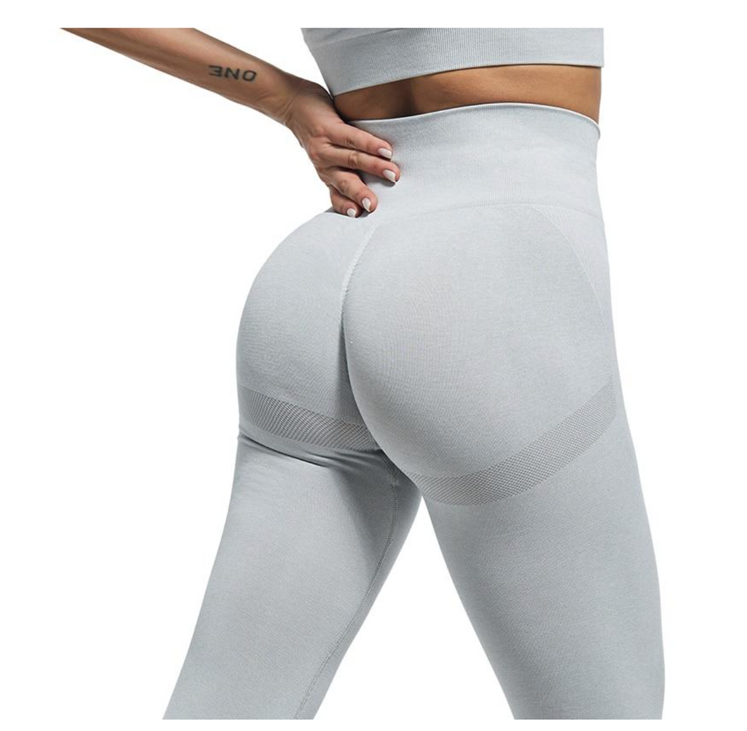 Gefaltete blickdichte Damen Shaping Leggings High Waist in Schwarz, bereit für Sport, Yoga oder den gemütlichen Alltag.