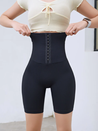 Elegante schwarze Damen Kompressions-Leggings, vielseitig für Sport und aktive Freizeit.