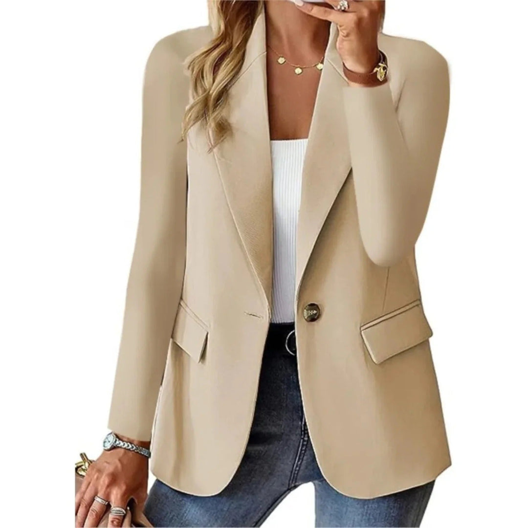 Klassischer taillierter Damenblazer mit elegantem Schnitt für feminine Silhouette. Für Business & Freizeit.