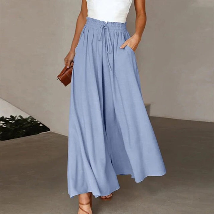 Frontansicht der Damen Wide Leg Hose mit hoher Taille. Fließende Palazzohose mit elastischem Bund.