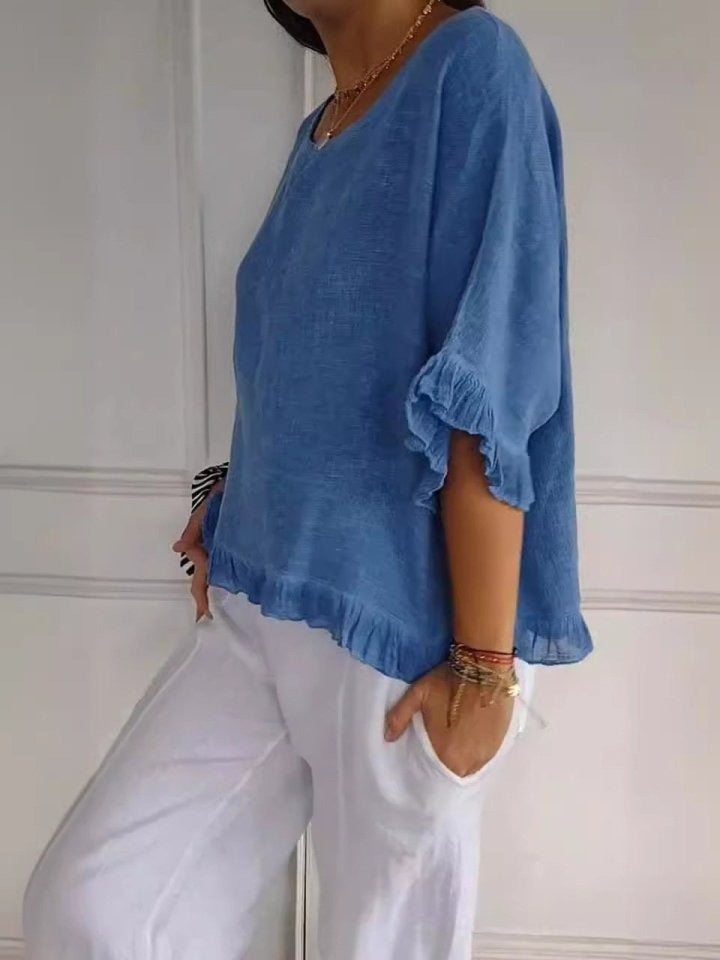 Vielseitige Damen Sommerbluse mit 3/4-Arm, Rundhals und Rüschensaum. Elegant für casual Anlässe.