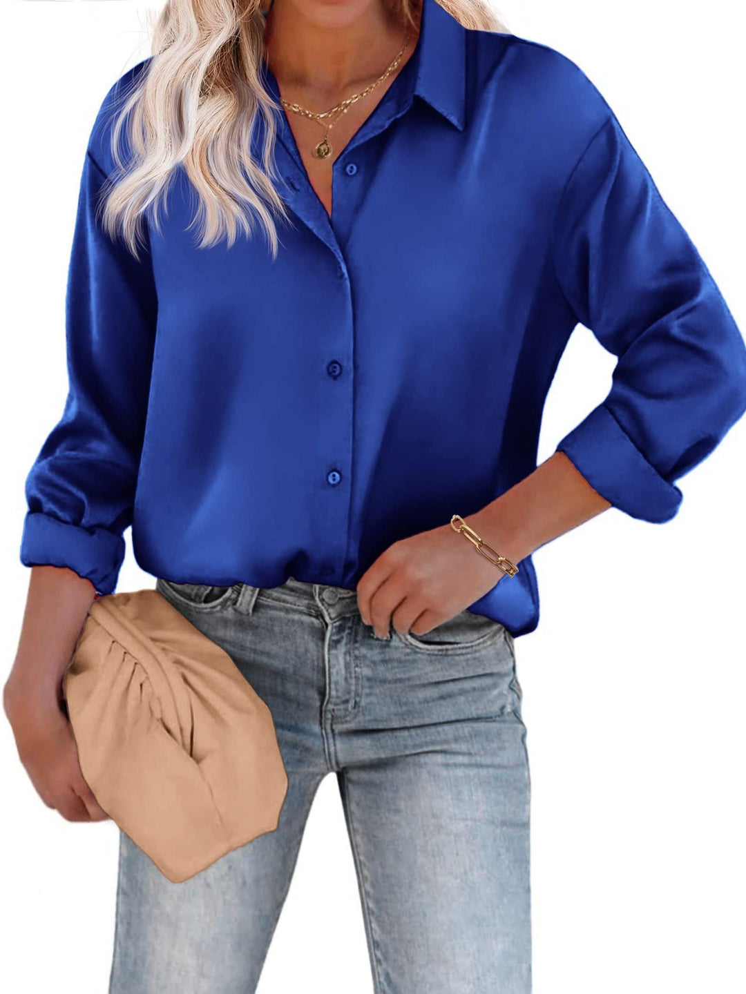 Vielseitige Damen Satinbluse, locker getragen. Ideal als elegante Freizeitbluse für einen modernen Look.