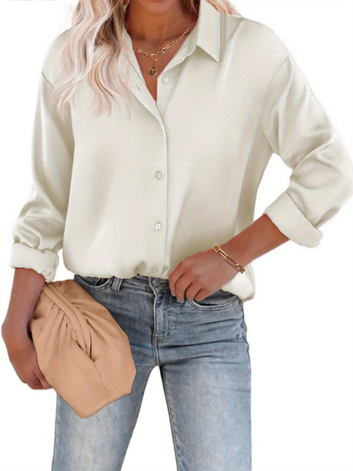 Elegante Damen Satinbluse mit Reverskragen & Knopfleiste. Zeitlos, vielseitig für Business & Freizeit.