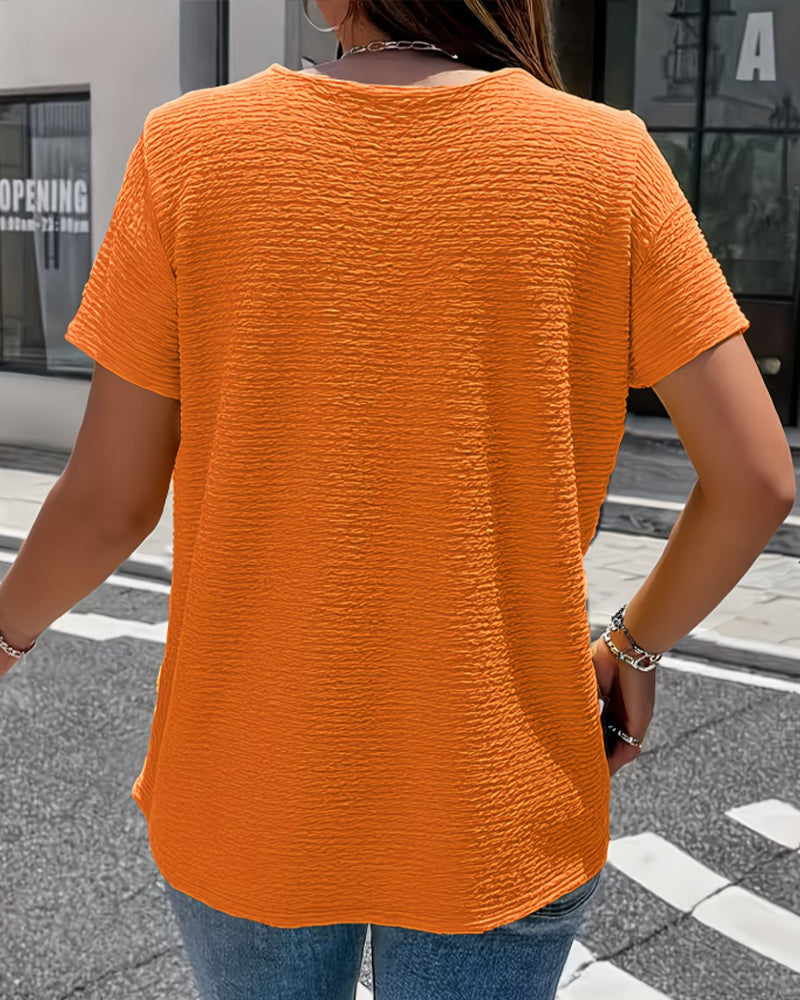 Diese Damen Kurzarm-Bluse, strukturiertes Top mit eleganten Goldknöpfen & Kragen. Modernes Sommer-Oberteil.