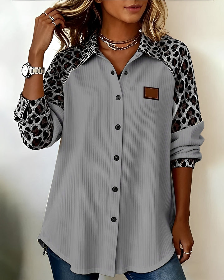 Lässige Damen Bluse im Animalprint Leopardenmuster mit Ripp-Struktur. Perfekt für den Freizeit-Look.