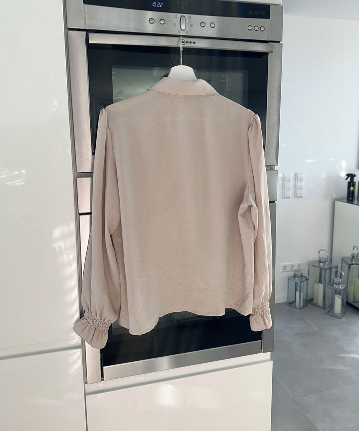 Trendige Damenbluse mit schmeichelnden Ballonärmeln & bequemer, lockerer Passform. Perfekt als Sommer- oder Businessbluse.