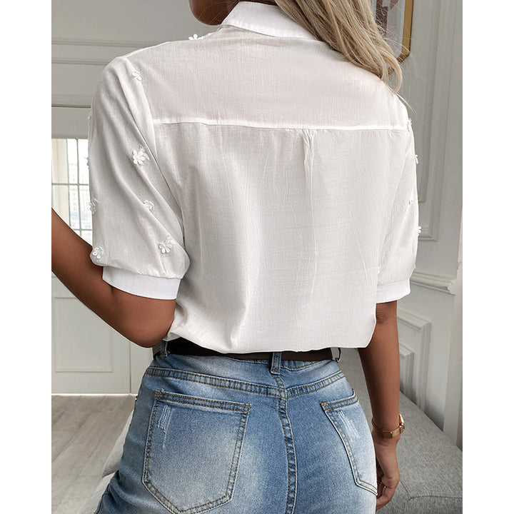 Bequeme & elegante weiße Damenbluse, Langarm, als vielseitiges Business- oder Freizeit-Oberteil für Damenmode.