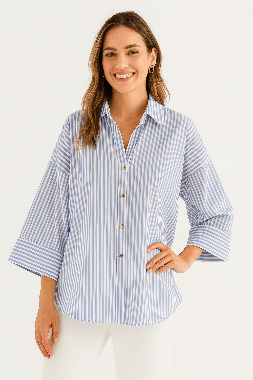 Gestreifte Damenbluse mit 3/4-Ärmeln und lockerem Schnitt für eleganten Komfort. Ideal für Business Casual.