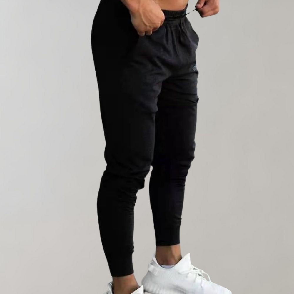 Aktiver Herren Jogger 'Niko' Slim Fit, perfekt für Laufen, Fitness & Outdoor-Aktivitäten.