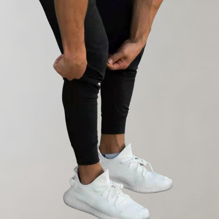 Komfortable Herren Sporthose Slim Fit 'Niko', weich und atmungsaktiv für jede Bewegung.