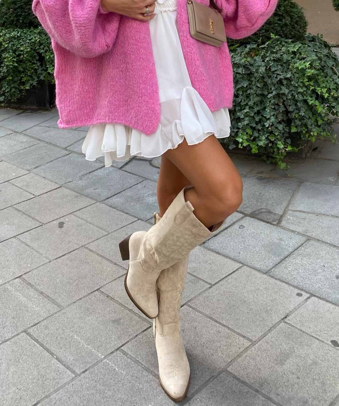 Vielseitige hohe beige Cowboystiefel, Damenschuhe für Alltag und besondere Anlässe.