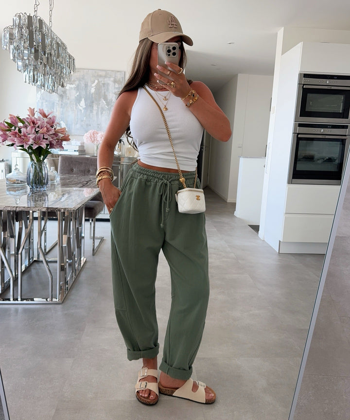 Damen Balloon Jogginghose in Einheitsgröße. Lässige, komfortable Freizeithose für Damen mit weitem Schnitt.
