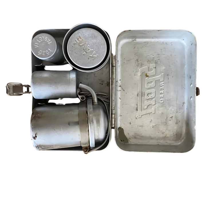 Tragbares Vintage Espresso Kaffee-Set aus Edelstahl, robust für Camping, Wandern und Reisen im Retro-Stil.