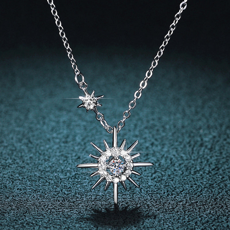 Unisex Hexagramm Anhänger Halskette aus Silber mit Diamanten, ein elegantes Schutzsymbol.