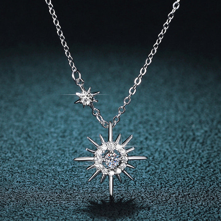 Unisex Hexagramm Anhänger Halskette aus Silber mit Diamanten, ein elegantes Schutzsymbol.