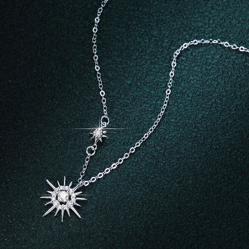 Elegante Unisex Halskette mit einem Hexagramm-Anhänger aus Silber und funkelnden Diamanten.