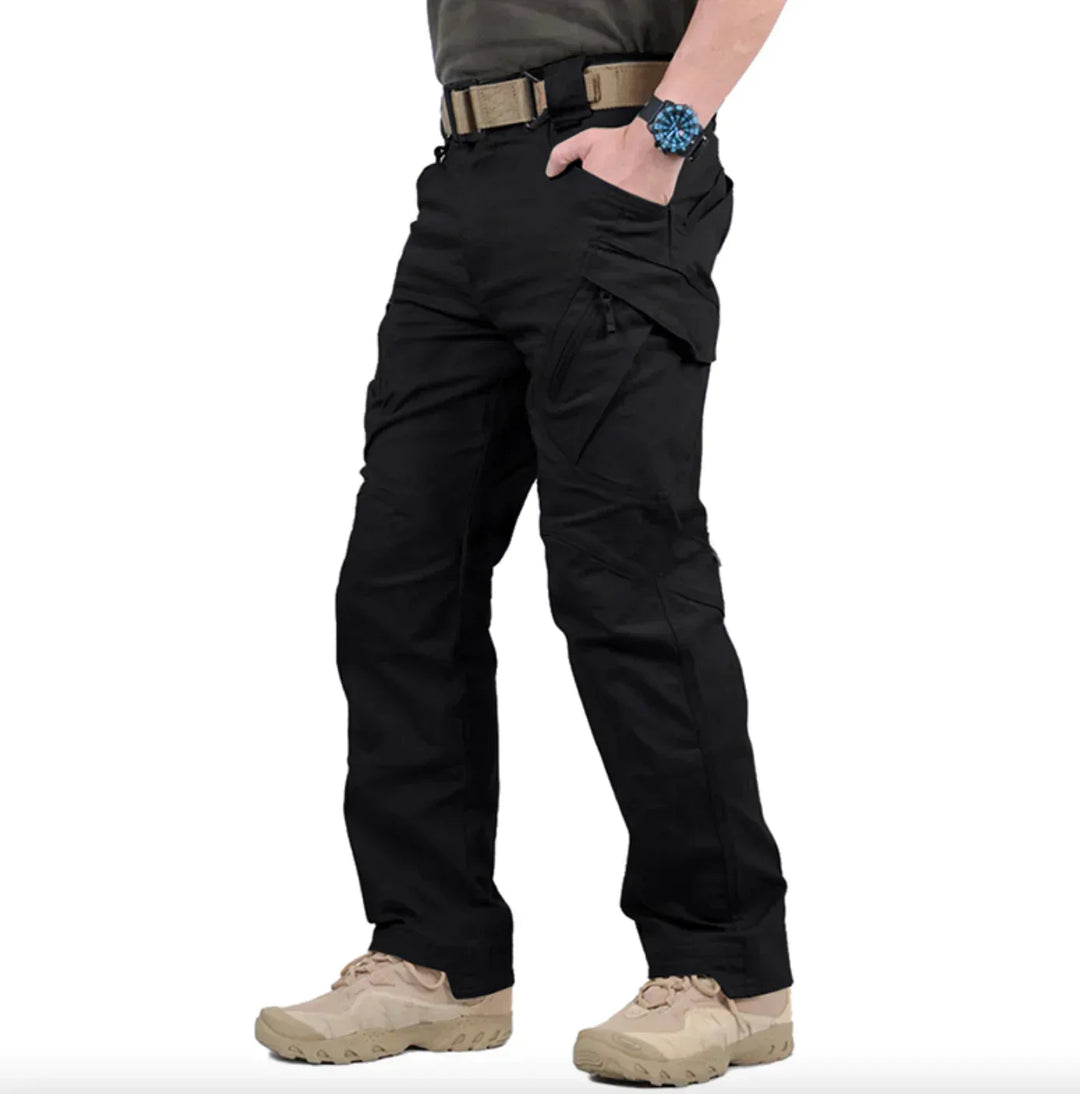 Herren Wanderhose, wasserdicht & bequem, taktisch mit Stauraum für lange Touren und Outdoor-Aktivitäten.
