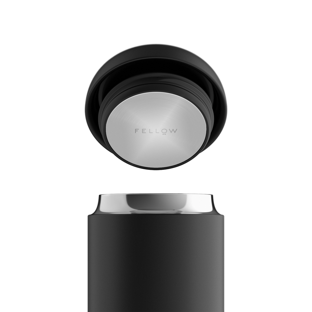 Perfektes Geschenk: Eleganter Thermobecher aus Edelstahl mit Keramik für Kaffee-Liebhaber.