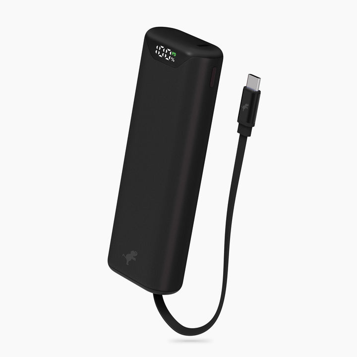 Tragbare 10000mAh Powerbank mit festem USB-C Kabel, ideal für mobiles Laden unterwegs.