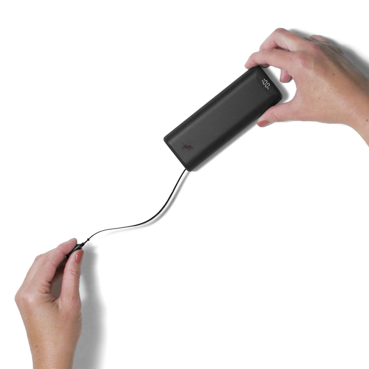 Universelle 10.000 mAh Powerbank mit integriertem USB-C Ladekabel. Lade dein Smartphone überall.