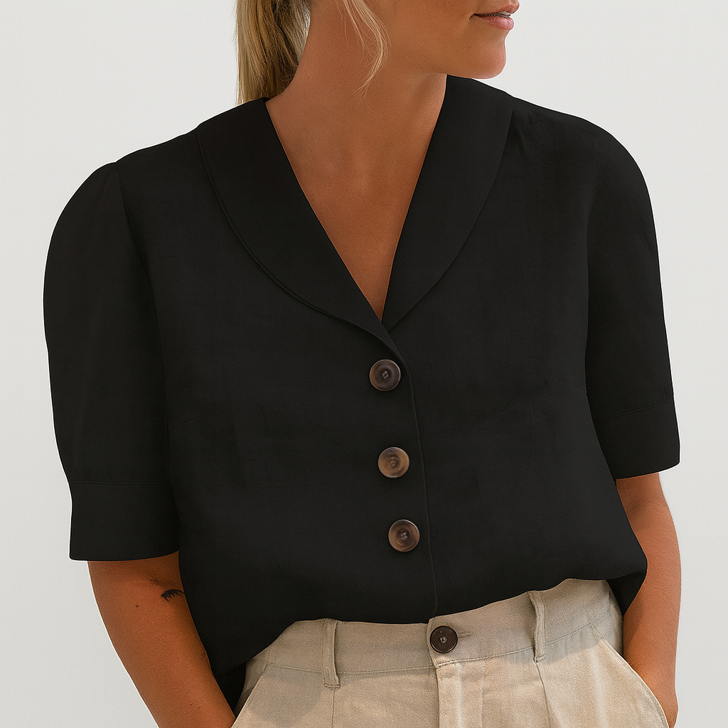 Vielseitige kurzärmlige Damenbluse mit V-Ausschnitt für Business-Casual Outfits & eleganten Freizeitlook.