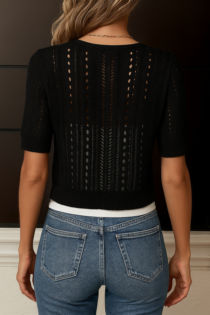 Leichter Damen Kurz-Cardigan mit feinem Ajourmuster & dekorativen Knöpfen.