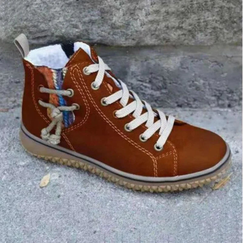 Bequeme Damen Winterstiefel im Vintage-Look. Gefütterte, warme Damenschuhe mit robuster, rutschfester Sohle.